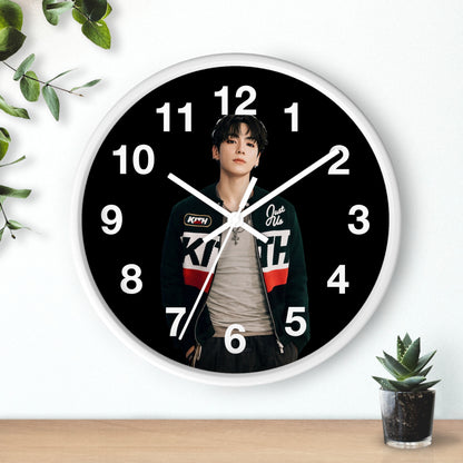K-Pop Love & Peace Wall Clock, Boho Home Decor, Unique Gift for Music Lovers, Eco-Friendly Wall Art, Perfect for Birthdays & Anniversaries